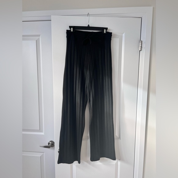 [SOLD] STRADIVARIUS Recycled Polyester Ribbed Wide Leg Pants - Picture 5 of 7